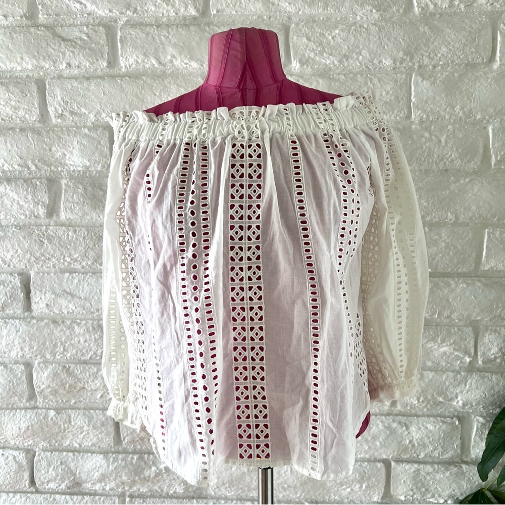 ASTR The Label White Lace Off The Shoulder Blouse T30
